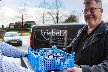 rene pannetjes aan de deur rene pannetjes aan de deur